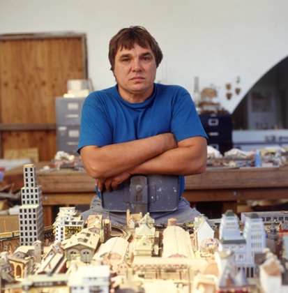 Chris Burden at home in Topanga in 1990.