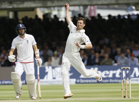 Matt Henry catches James Anderson to close the England 1st inning at 389.
