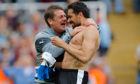 John Carver & Jonas Gutierrez celebrate.