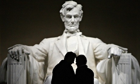 A couple shares a moment during their visit to the Abraham Lincoln Memorial 