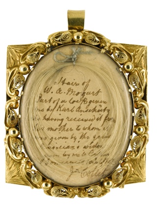 The lock of hair being sold in a gold locket.