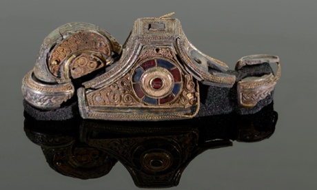 A detail of the front of the reconstructed sword pommel.