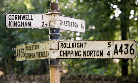 Old english roadsign outside Chipping Norton Cotswolds. Image shot 2006. Exact date unknown.