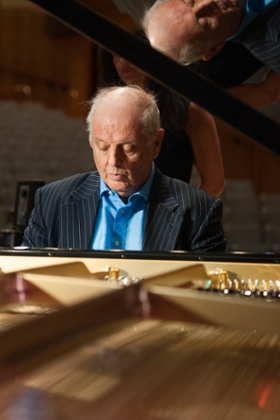 Daniel Barenboim plays the new piano design, built by Belgian instrument maker Chris Maene.
