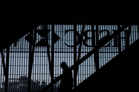 The building’s escalators supposedly represent the whiskers of a dragon.