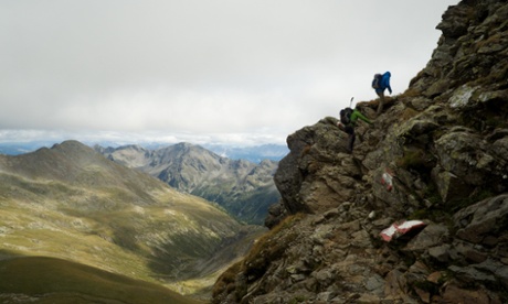 You tak’ the high road: Online Dave out in front.