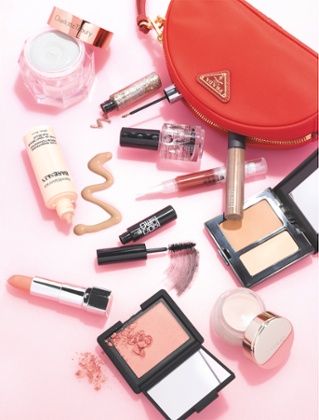 Goodie bag: 12 essentials that 12 beauty pros would never show their face without.