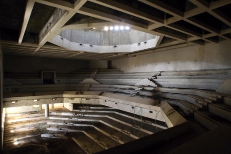 Construction began in 1996, after the excitement produced by the signing of the Oslo Peace Accord.