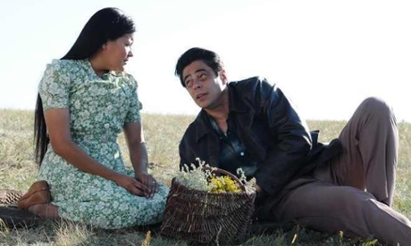 Misty Upham and Benicio Del Torro