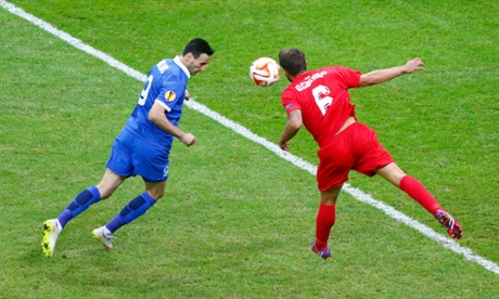 Dnipro's Nikola Kalinic scores