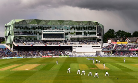 James Anderson bowls to Tom Latham.