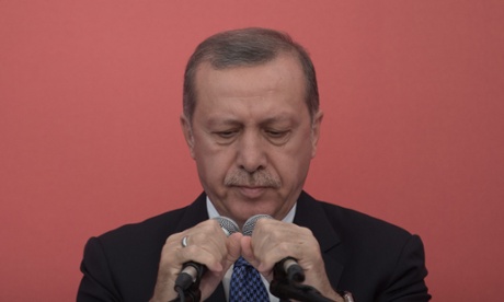 Turkey's president, Recep Tayyip Erdoğan, claims the country's parliamentary system of government is ineffective.