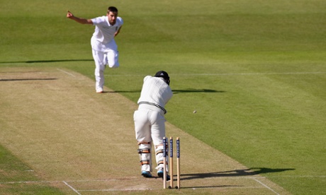 Mark Wood bowls BJ Watling.