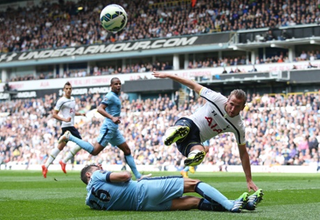 Martin Demichelis tackles Harry Kane.