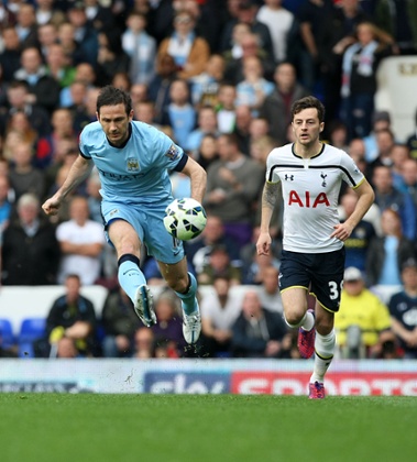 Frank Lampard has a shot