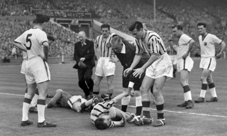 Aston Villa annoying Manchester United in 1957