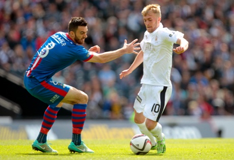 Falkirk's Craig Sibbald, right, wrong foots Ross Draperpast.