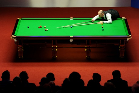 Stuart Bingham building a hefty break to level the match.