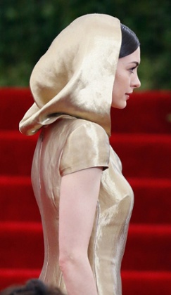 Anne Hathaway in Ralph Lauren at the Met Ball 2015.