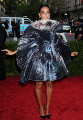 Solange Knowles in Giles Deacon at the Met Ball 2015