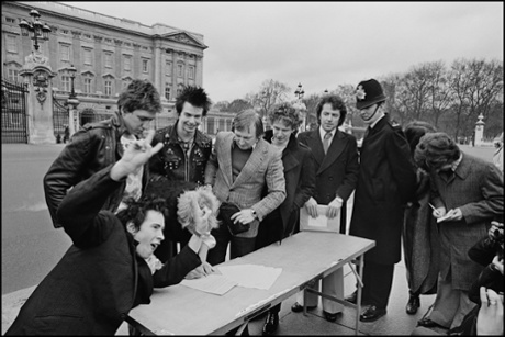 The Sex Pistols sign their record deal outside Buckingham Palace in 1977, captured by Chalkie Davies