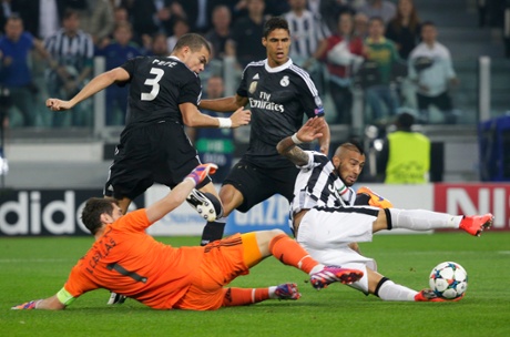 Arturo Vidal is denied by Iker Casillas