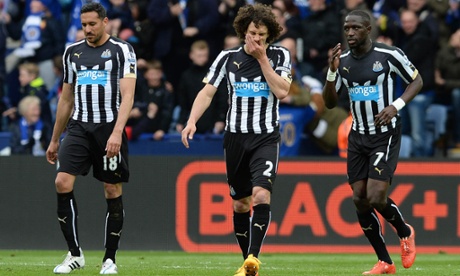 Fabricio Coloccini, centre, takes time out at the King Power Stadium to ponder his missive.