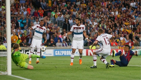 Manuel Neuer saves from Neymar.
