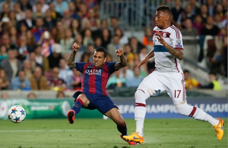 Dani Alves shoots.