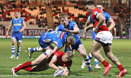 Graeme Horne scores Hull KR's fifth try