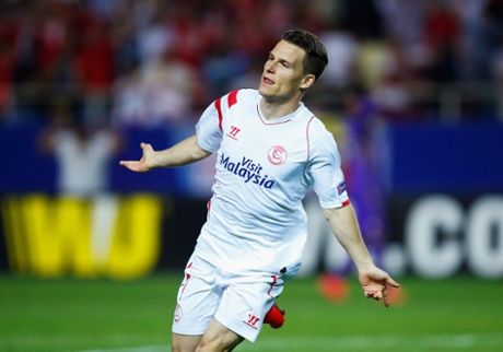 Kevin Gameiro celebrates scoring his team's third goal.