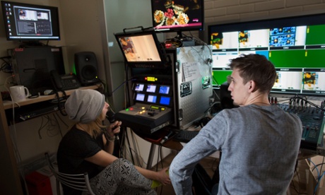 2014 год: “Дождь” вещает из квартиры своей совладелицы после вынужденного переезда из студии на “Красном Октябре”. Фото: Alexander Zemlianichenko/AP