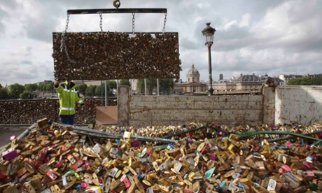 The “love locks” are lowered into a truck.