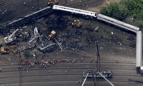 Supporting images for Amtrak train 188 traveling at 106mph, say investigators - video
