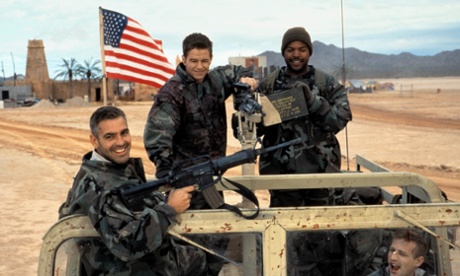 George Clooney, Mark Wahlberg, Ice Cube and Spike Jonze in Three Kings.