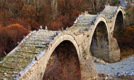The three-arched Plakidas bridge.