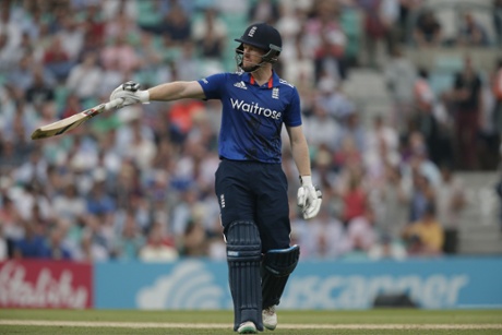 Eoin Morgan leaves the field after being caught by Grant Elliott for 88.