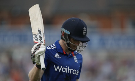 Eoin Morgan leaves the field after being caught for 88.