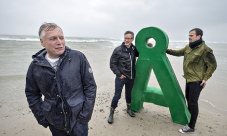 Uffe Elbæk of The Alternative visits Skagen in northern Denmark, as part of his election campaign.