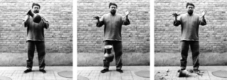 Ai Weiwei, Dropping a Han Dynasty Urn, 1995.
