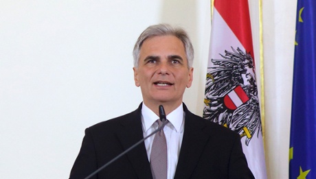 Austrian Chancellor Werner Faymann (R) and Vice Chancellor Reinhold Mitterlehner address a news conference after a cabinet meeting in Vienna, Austria, June 2, 2015. REUTERS/Heinz-Peter Bader:rel:d:bm:LR2EB620U3NJR
