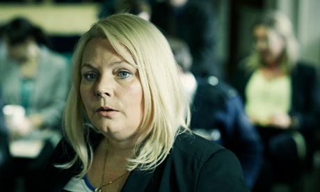 Joanna Scanlan as DI Vivienne Deering