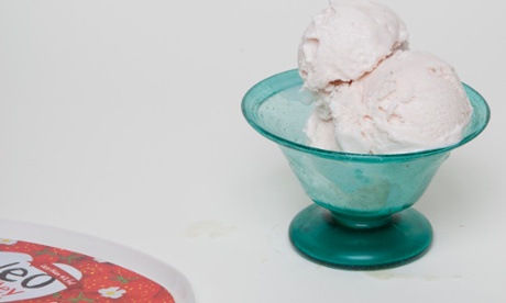 Ocado - Yeo Valley Organic Strawberry Frozen Yogurt