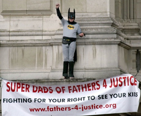 Fathers4Justice protester Jason Hatch at Buckingham Palace, 2004.