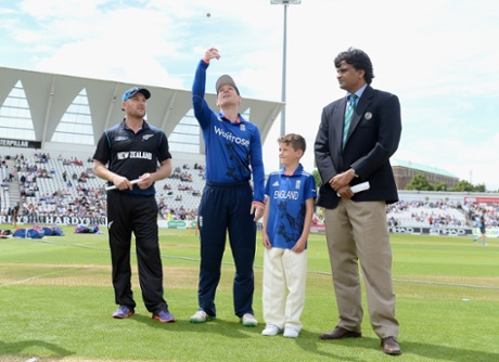 Eoin Morgan tosses the coin alongside Brendon McCullum.
