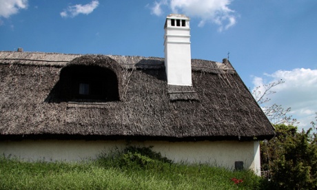 Thatched cottage in Aszofo at Lake Balaton, Hungary.