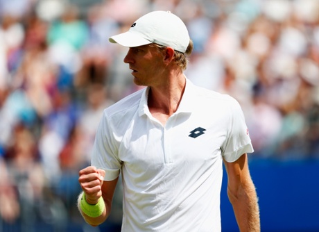Kevin Anderson celebrates winning the first set.