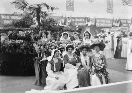 The suffragette leader Emmeline Pankhurst, (front row, third from left) in 1909.