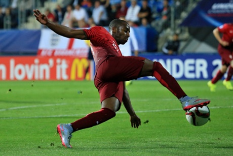 Ricardo attempts to control the ball in Uherske Hradiste.