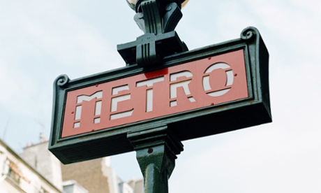 French metro sign.